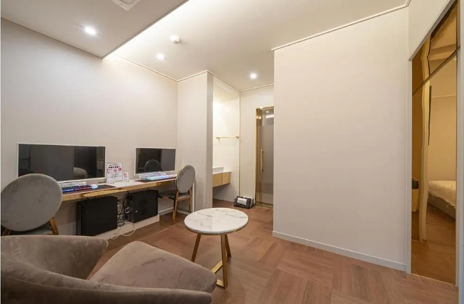 Munhyeon Signature Denbasta Hotel بوسان