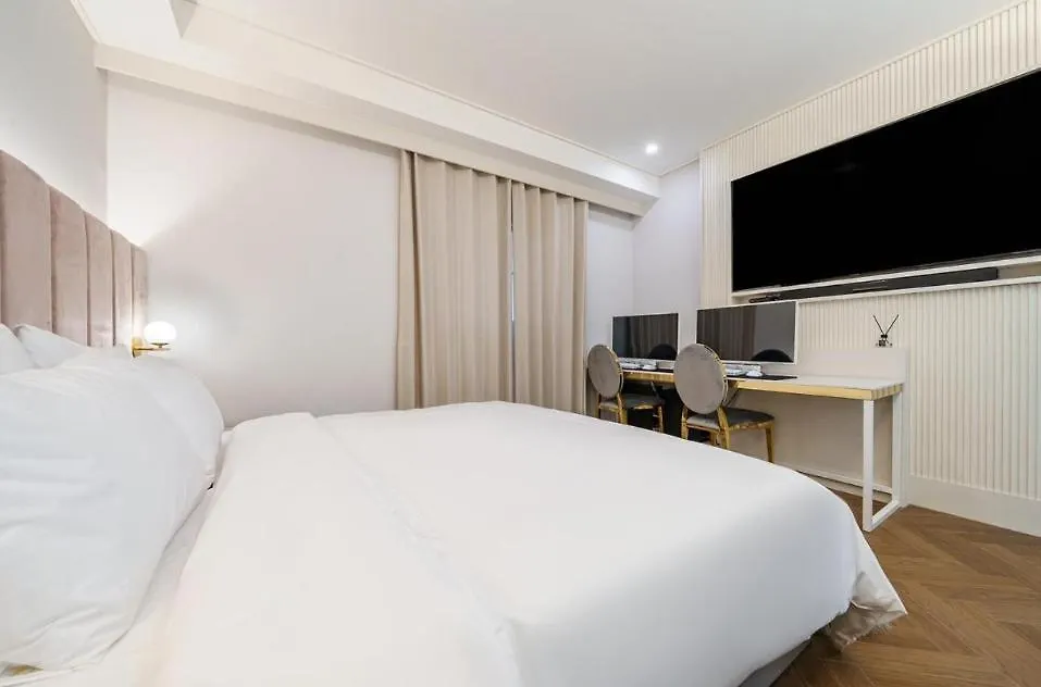 Munhyeon Signature Denbasta Hotel بوسان